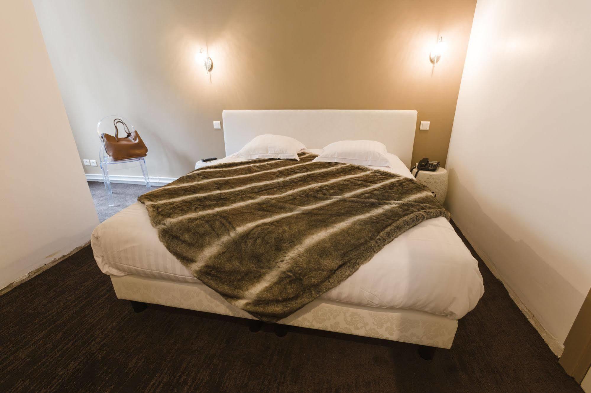 Le Saint Louis Hotel Amiens Bagian luar foto