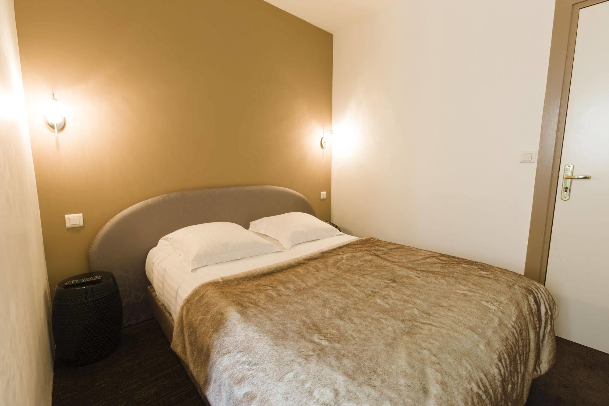 Le Saint Louis Hotel Amiens Bagian luar foto